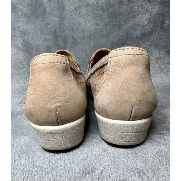 Earth Woman's Taupe Perforated Nubuck Slip-On Comfort Loafer Flats Size 6.5 - Picture 6 of 11